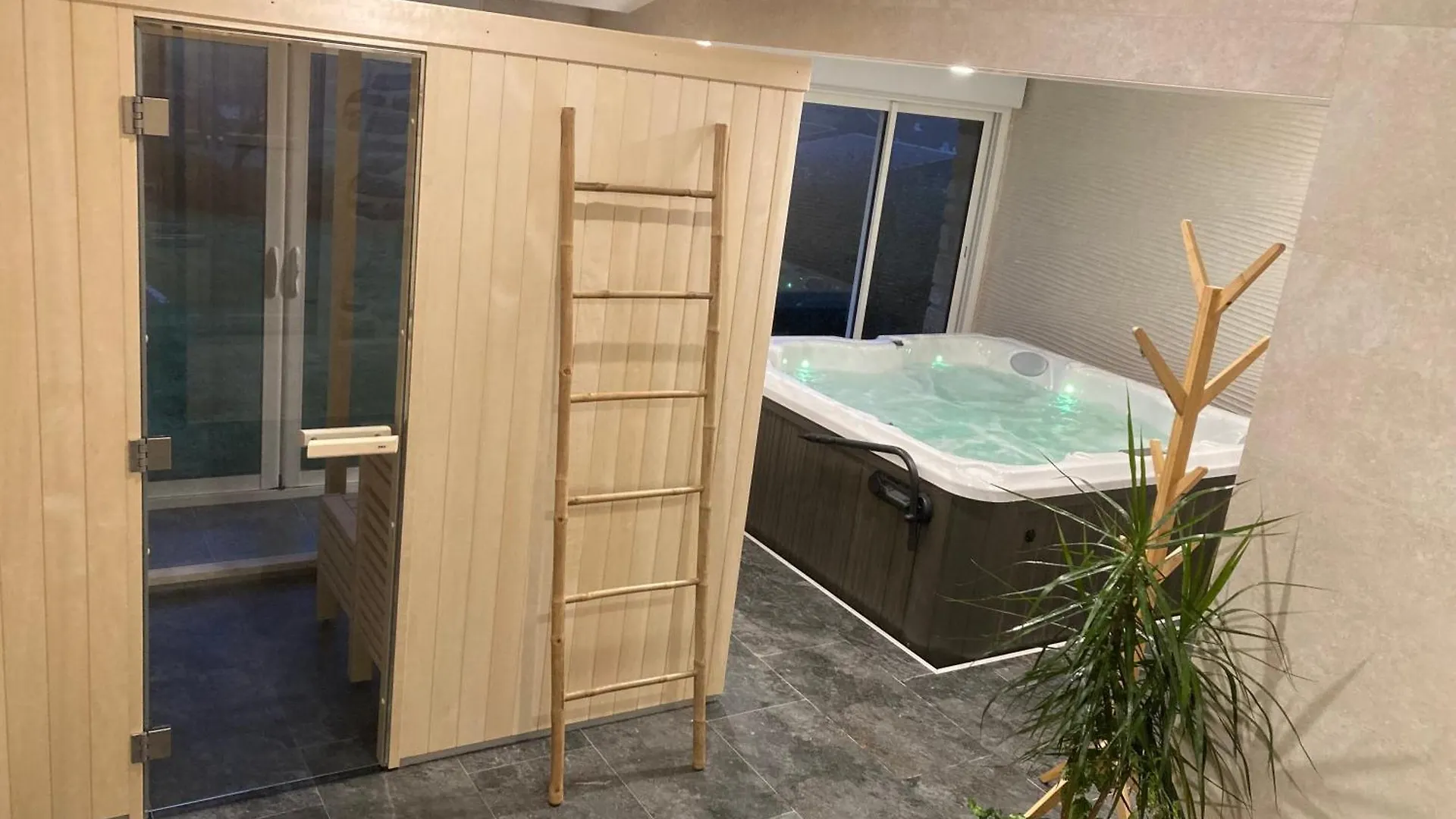 Holiday home Kerveo Vue Sur Mer - Gite, Spa Et Sauna Plonevez-Porzay
